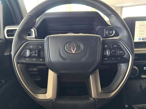Used 2025 Toyota 4Runner SR5 AWD/4WD image 21