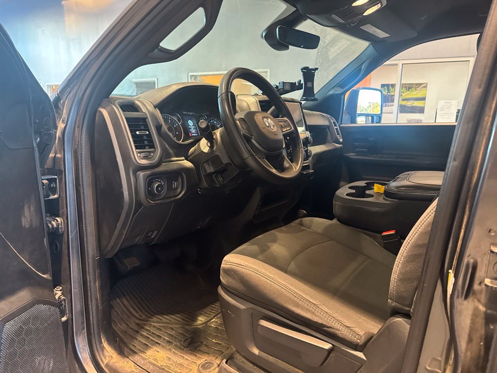 Used 2024 RAM 3500 Tradesman w/ Chrome Appearance Group AWD/4WD image 9