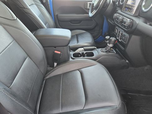 Used 2021 Jeep Wrangler Unlimited Sahara AWD/4WD image 15