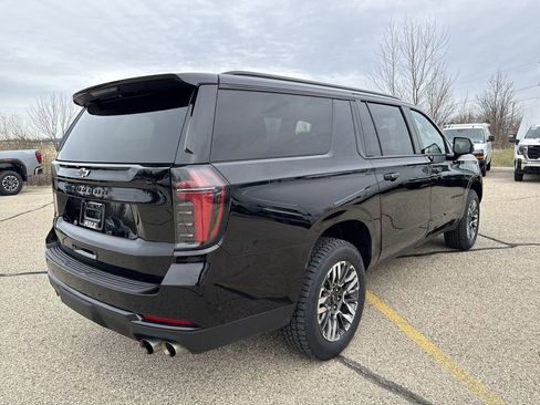 Certified 2025 Chevrolet Suburban Z71 AWD/4WD image 8