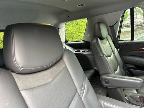 Used 2019 Cadillac Escalade Premium Luxury AWD/4WD image 19