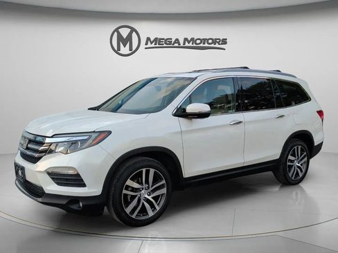 Used 2017 Honda Pilot Touring image 2