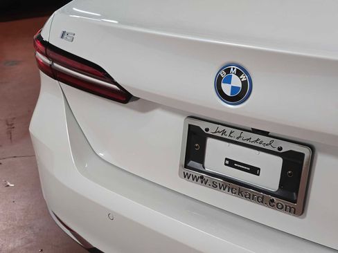 Used 2024 BMW i5 eDrive40i w/ Premium Package image 15