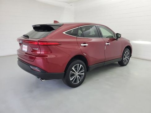 Used 2022 Toyota Venza LE image 5