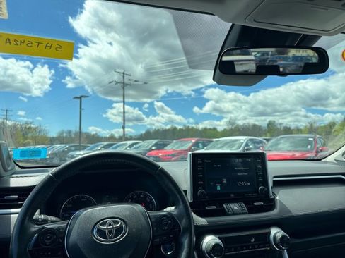 Used 2021 Toyota RAV4 XLE Premium AWD/4WD image 17
