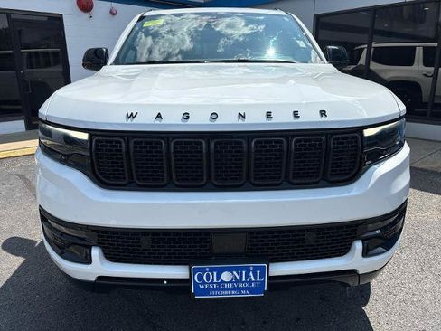 Used 2023 Jeep Wagoneer Series II AWD/4WD image 2
