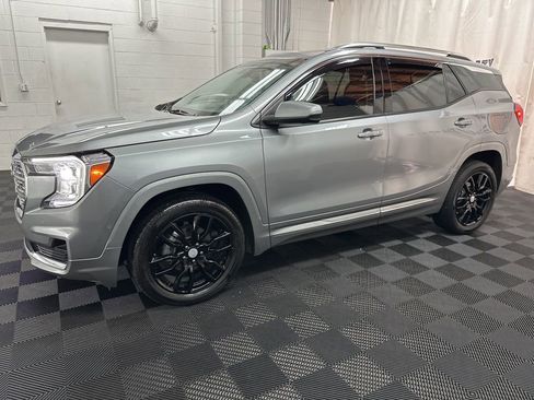 Used 2024 GMC Terrain Denali w/ Denali Premium Package AWD/4WD image 5