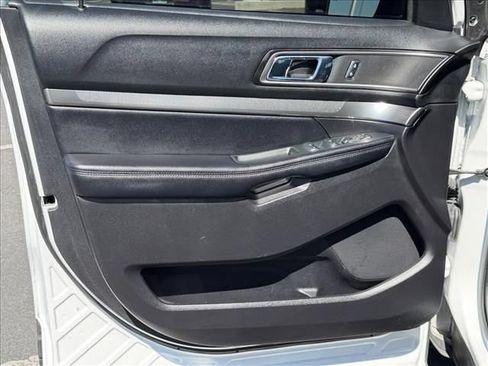 Used 2018 Ford Explorer XLT w/ Equipment Group 201A FWD image 16