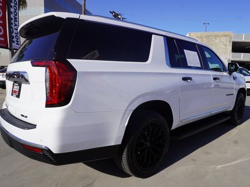 Used 2022 GMC Yukon XL SLT image 7