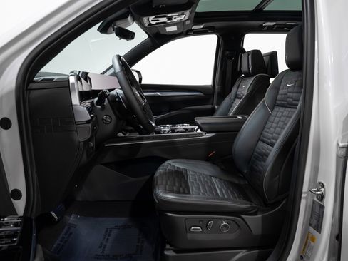 Used 2025 Cadillac Escalade V w/ LPO, ONYX Package AWD/4WD image 45