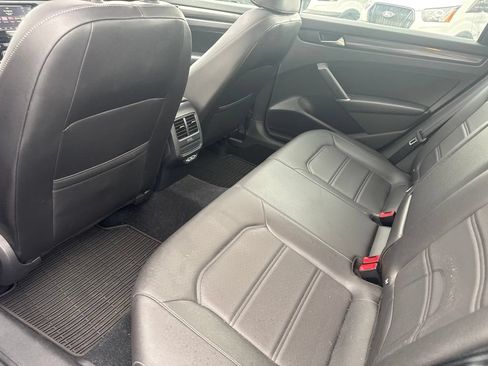 Used 2020 Volkswagen Passat 2.0T R-Line FWD image 10