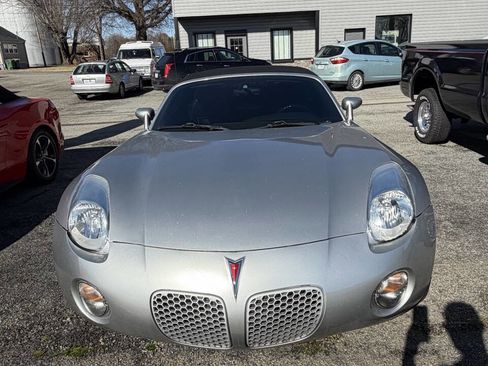 Used 2006 Pontiac Solstice Convertible w/ Premium Package image 4