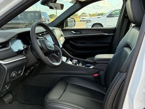 New 2025 Jeep Grand Cherokee L Limited w/ Black Appearance Package image 2