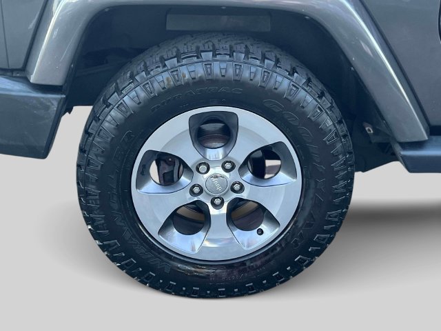 Used 2016 Jeep Wrangler Sahara w/ Connectivity Group AWD/4WD image 14