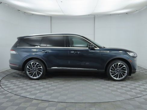 Used 2022 Lincoln Aviator Reserve w/ Equipment Group 201A image 4