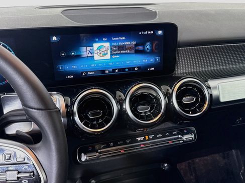 Used 2022 Mercedes-Benz GLB 250 w/ Premium Package Lite image 18