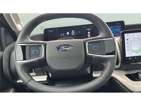 Used 2025 Ford Expedition Active AWD/4WD image 17