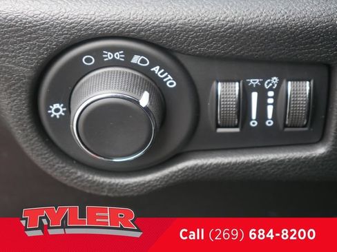 New 2027 Chrysler Pacifica Limited FWD image 24