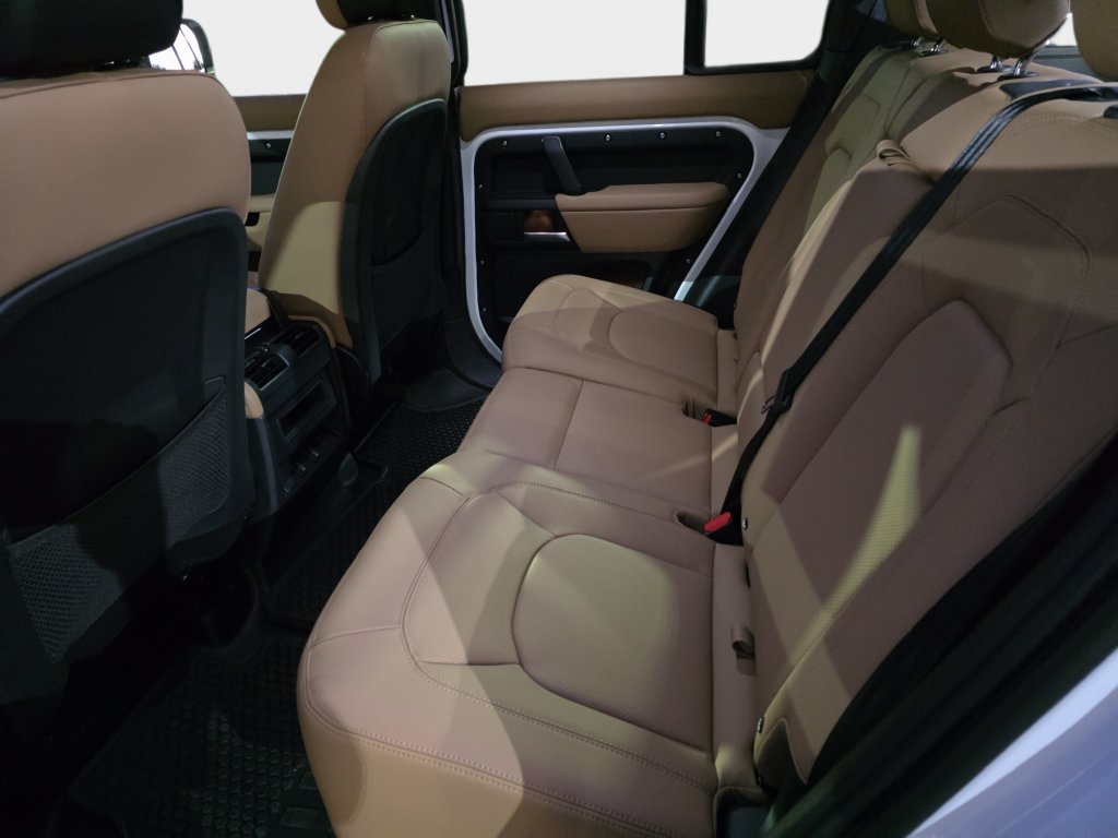 New 2026 Land Rover Defender 110 X-Dynamic SE AWD/4WD image 11