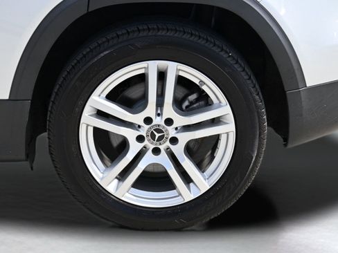 Used 2021 Mercedes-Benz GLB 250 4MATIC w/ Premium Package image 46