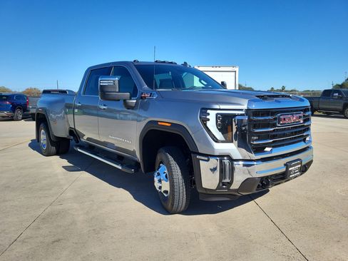 New 2026 GMC Sierra 3500 SLT w/ SLT Convenience Package image 3