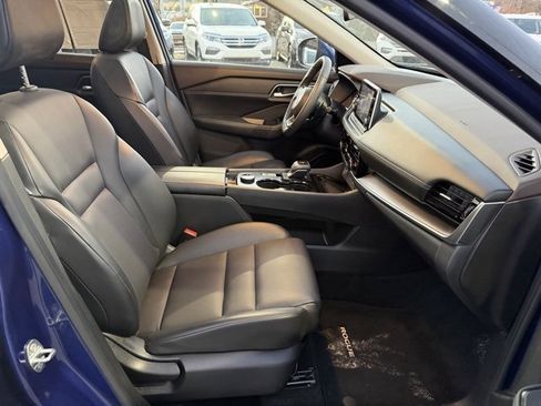 Used 2021 Nissan Rogue SV w/ Premium Package image 38
