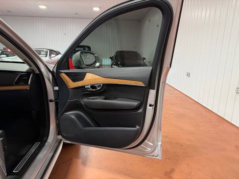 Used 2022 Volvo XC90 T8 Inscription Expression w/ Advanced Package image 21