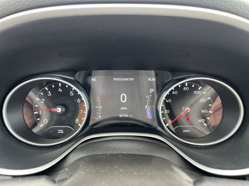 Used 2018 Jeep Compass Latitude w/ Popular Equipment Group AWD/4WD image 3