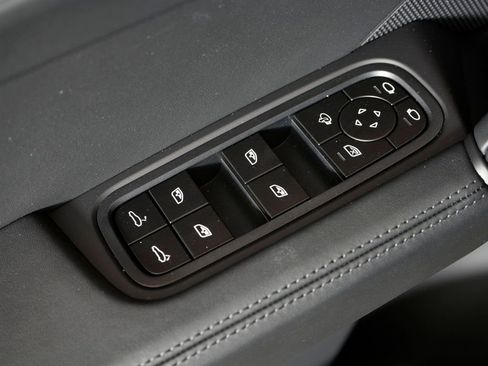 Used 2026 Porsche Cayenne AWD/4WD image 15