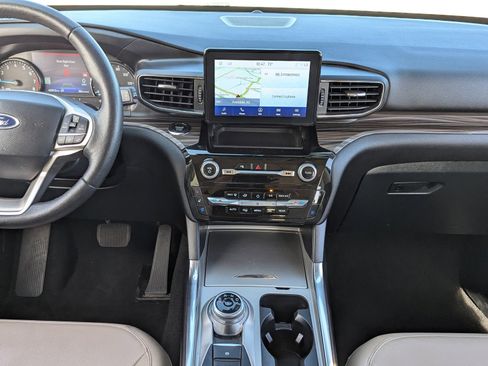 Used 2024 Ford Explorer Limited image 18