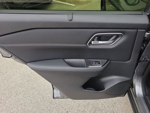 New 2026 Nissan Rogue Platinum AWD/4WD image 9