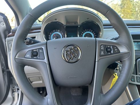 Used 2011 Buick LaCrosse CXL image 16