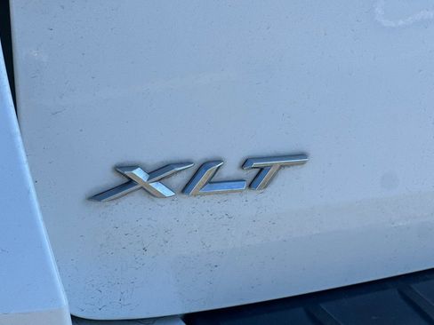 Used 2023 Ford Explorer XLT AWD/4WD image 25