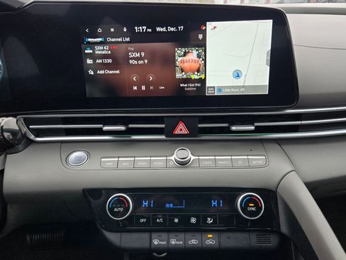 Used 2024 Hyundai Elantra SEL image 15