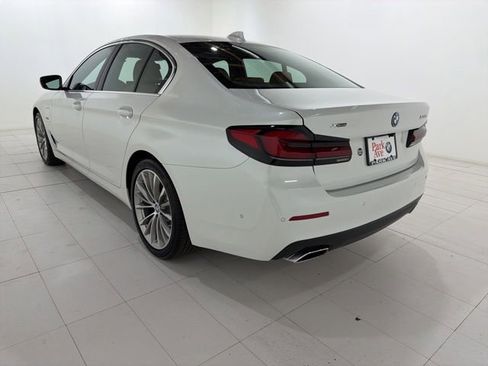 Used 2023 BMW 530e xDrive w/ Premium Package AWD/4WD image 3
