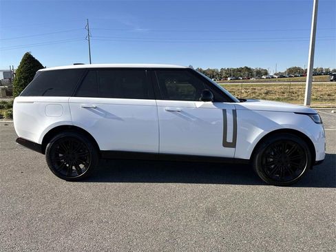 New 2026 Land Rover Range Rover Long Wheelbase SE image 6
