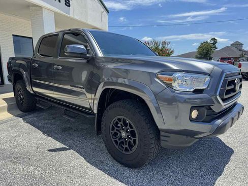 Used 2021 Toyota Tacoma SR5 RWD image 5