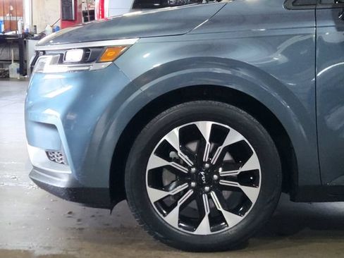 Used 2022 Kia Carnival EX FWD image 8