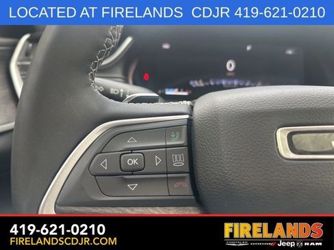 Used 2023 Jeep Grand Cherokee Limited AWD/4WD image 23