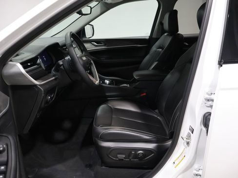 Used 2024 Jeep Grand Cherokee Limited image 8