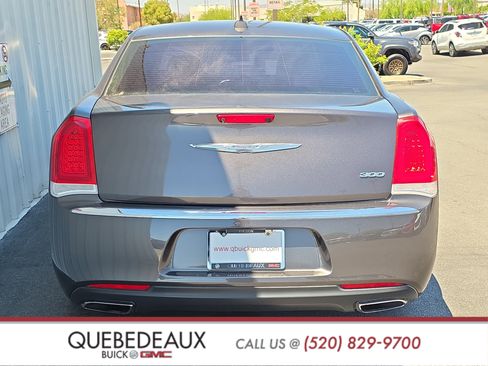 Used 2017 Chrysler 300 Limited RWD image 6