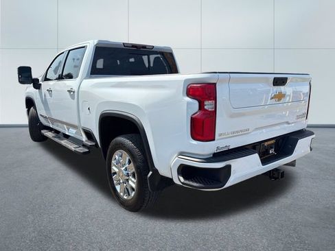 Used 2024 Chevrolet Silverado 2500 High Country w/ High Country Premium Package AWD/4WD image 2