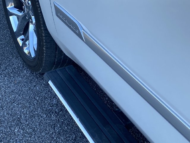 Used 2019 Cadillac Escalade Platinum AWD/4WD image 17