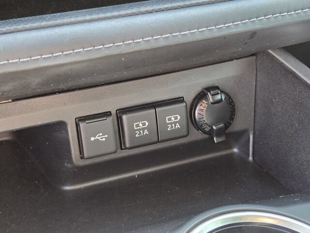 Used 2021 Toyota Highlander XLE FWD image 27