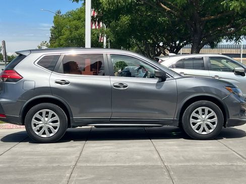 Used 2017 Nissan Rogue S FWD image 9
