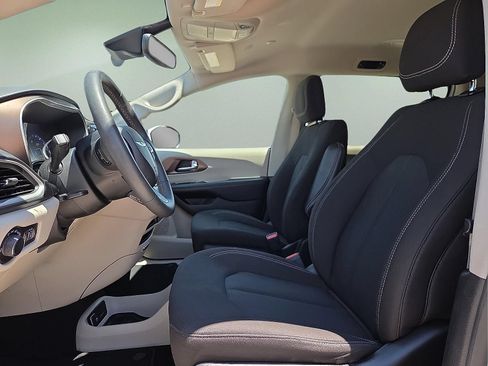 Used 2023 Chrysler Voyager LX FWD image 14
