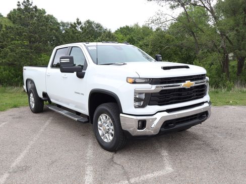 New 2026 Chevrolet Silverado 3500 LT w/ Safety Package AWD/4WD image 3