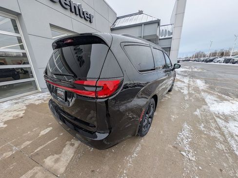 New 2026 Chrysler Pacifica Select FWD image 6