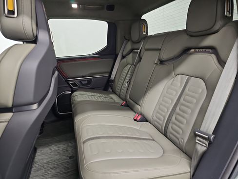 Used 2022 Rivian R1T Adventure AWD/4WD image 21