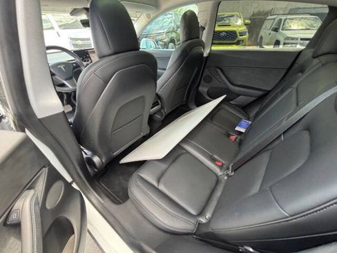 Used 2021 Tesla Model Y Long Range AWD/4WD image 19